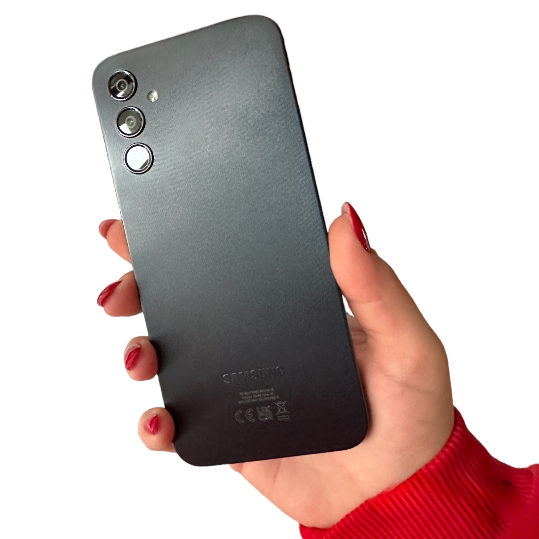 Prodajem nov telefon